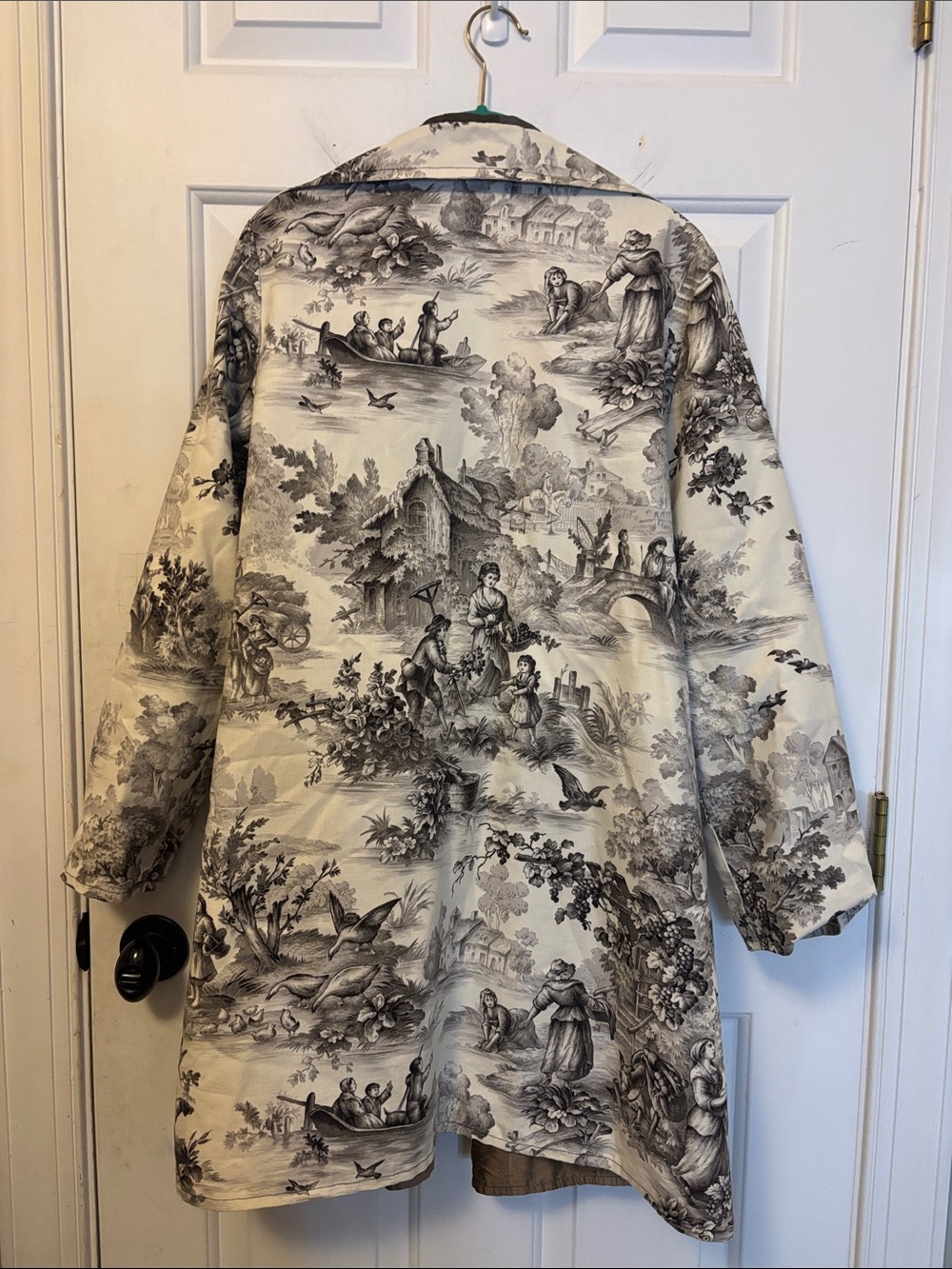 Boutique Reversible Toile Silk Trench Coat in Cream and Black - Picture 2 of 2